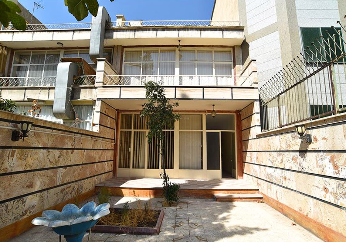 The situation of two historical houses in Iran